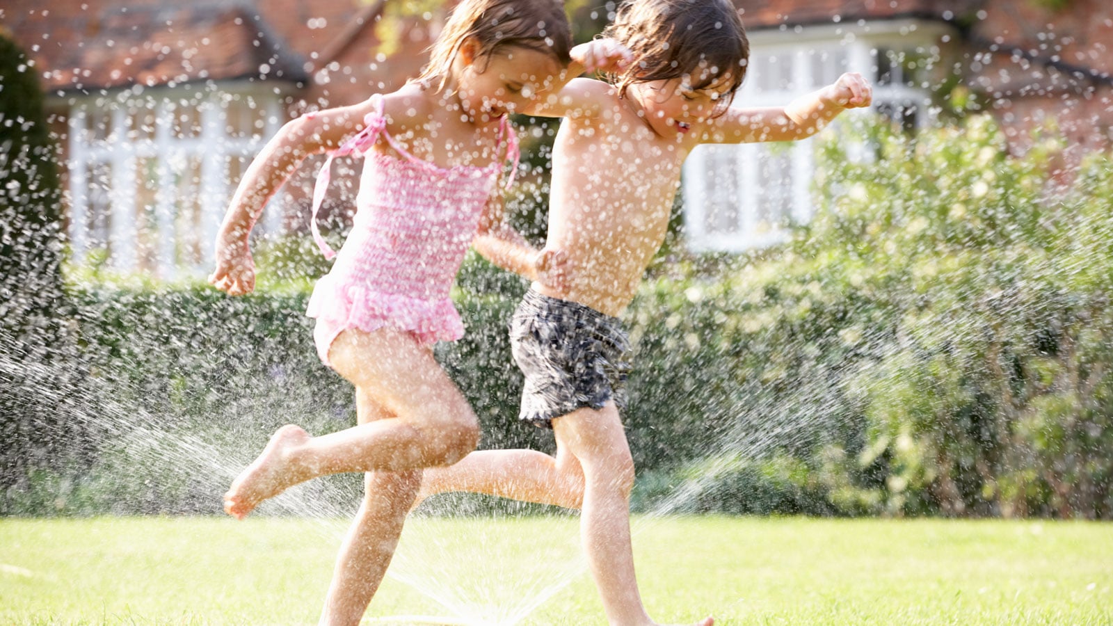 Hydration tips for kids using some non-toxic and natural products